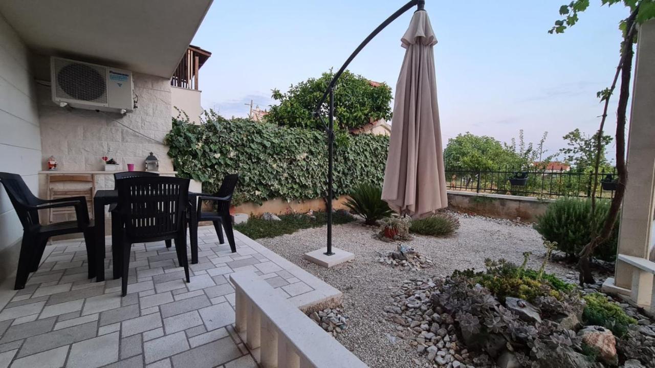 Apartments Pavlinovic Kastela Exterior photo